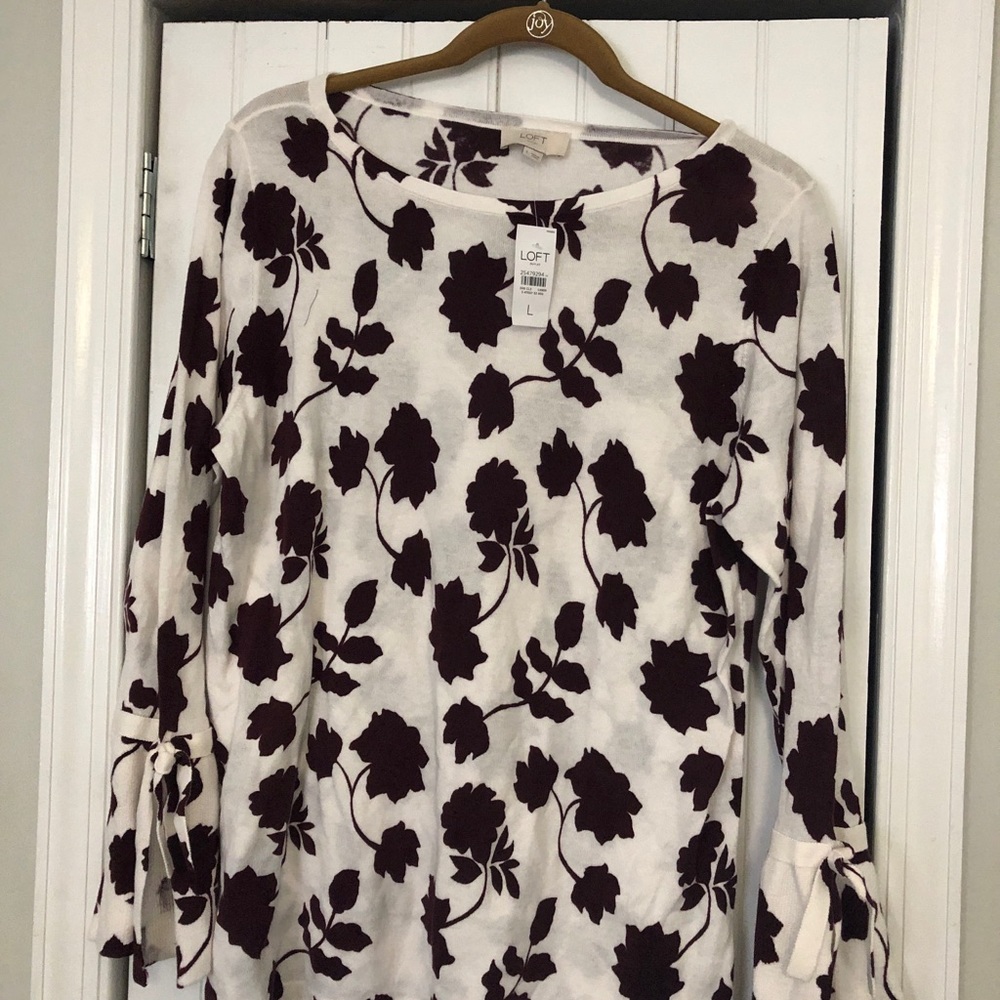 Loft sweater Boise with gorgeous fall leaves.